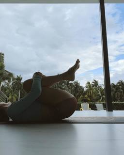 Seyma Subasi feet photo thumbnail