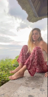 Seyma Subasi feet photo thumbnail