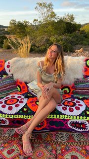 Seyma Subasi feet photo thumbnail