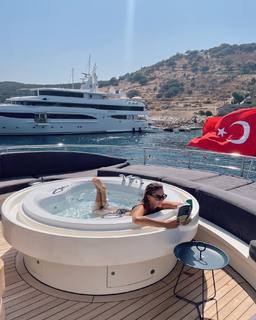 Seyma Subasi feet photo thumbnail
