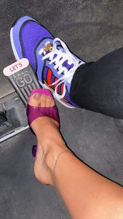 Seyma Subasi feet photo thumbnail