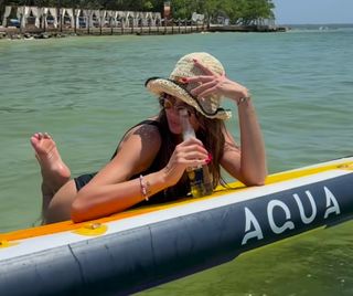 Seyma Subasi feet photo thumbnail