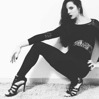 Shaila Gatta feet photo thumbnail