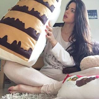 Shaila Gatta feet photo thumbnail