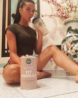 Shaila Gatta feet photo thumbnail