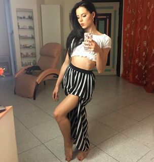 Shaila Gatta feet photo thumbnail