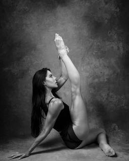 Shaila Gatta feet photo thumbnail