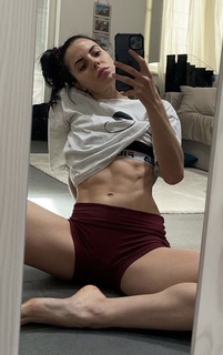 Shaila Gatta feet photo thumbnail