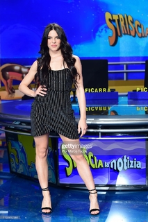 Shaila Gatta feet photo thumbnail