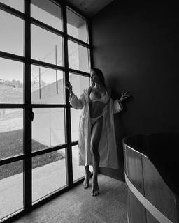 Shaila Gatta feet photo thumbnail