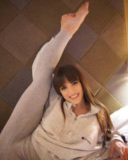 Shaila Gatta feet photo thumbnail