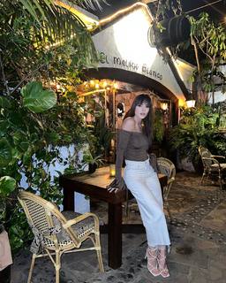 Shaila Gatta feet photo thumbnail