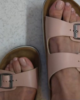 Shaila Gatta feet photo thumbnail