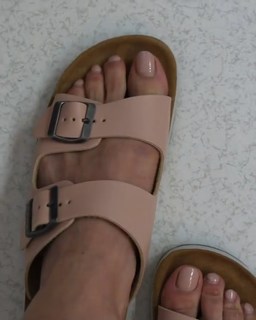 Shaila Gatta feet photo thumbnail