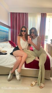 Shaila Gatta feet photo thumbnail