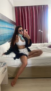 Shaila Gatta feet photo thumbnail