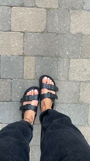 Shaila Gatta feet photo thumbnail