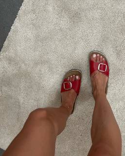 Shaila Gatta feet photo thumbnail