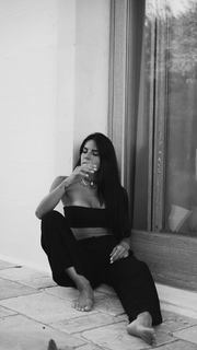 Shaila Gatta feet photo thumbnail