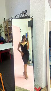 Shaila Gatta feet photo thumbnail