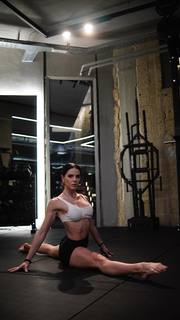 Shaila Gatta feet photo thumbnail