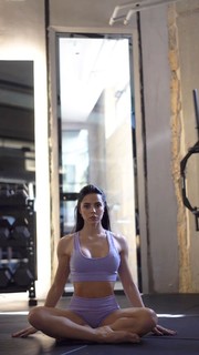 Shaila Gatta feet photo thumbnail