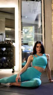 Shaila Gatta feet photo thumbnail