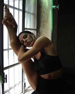 Shaila Gatta feet photo thumbnail