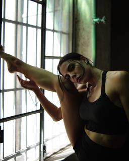 Shaila Gatta feet photo thumbnail