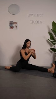 Shaila Gatta feet photo thumbnail