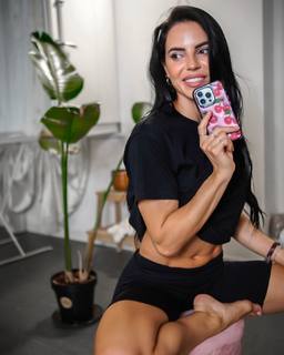 Shaila Gatta feet photo thumbnail