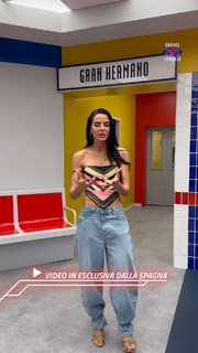 Shaila Gatta feet photo thumbnail