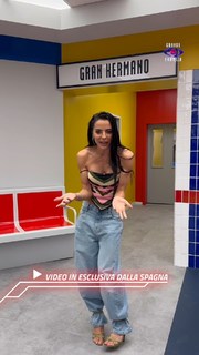 Shaila Gatta feet photo thumbnail