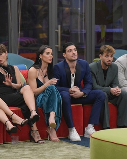 Shaila Gatta feet photo thumbnail