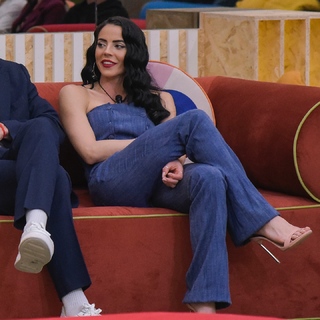 Shaila Gatta feet photo thumbnail