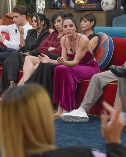 Shaila Gatta feet photo thumbnail