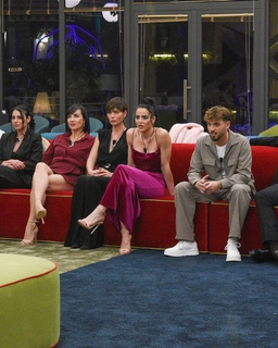 Shaila Gatta feet photo thumbnail