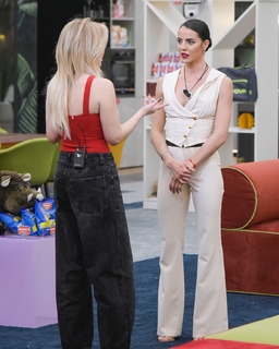 Shaila Gatta feet photo thumbnail