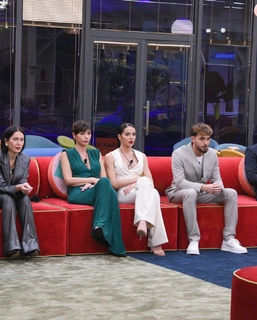 Shaila Gatta feet photo thumbnail