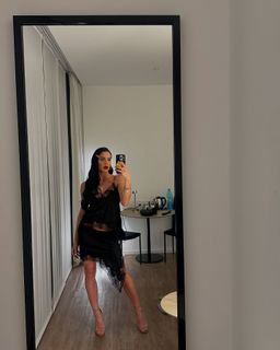 Shaila Gatta feet photo thumbnail