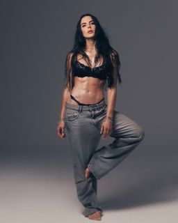 Shaila Gatta feet photo thumbnail