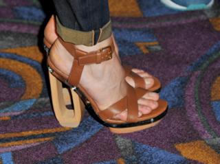 Shailene Woodley feet photo thumbnail