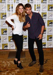 Shailene Woodley feet photo thumbnail