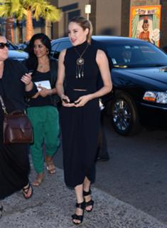 Shailene Woodley feet photo thumbnail