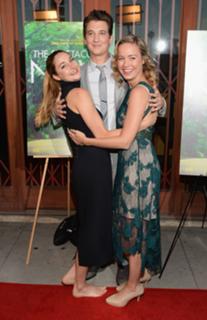 Shailene Woodley feet photo thumbnail