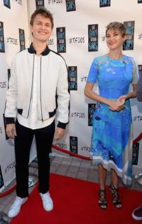 Shailene Woodley feet photo thumbnail