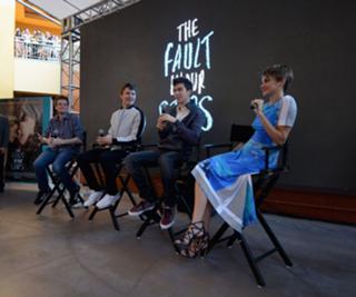 Shailene Woodley feet photo thumbnail