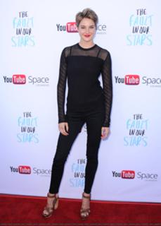 Shailene Woodley feet photo thumbnail