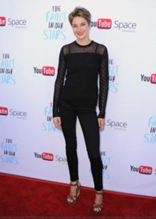 Shailene Woodley feet photo thumbnail