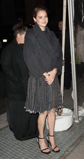 Shailene Woodley feet photo thumbnail